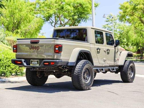 GATOR CLEAR COAT 2020 Jeep Gladiator Mojave