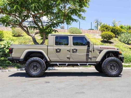 GATOR CLEAR COAT 2020 Jeep Gladiator Mojave