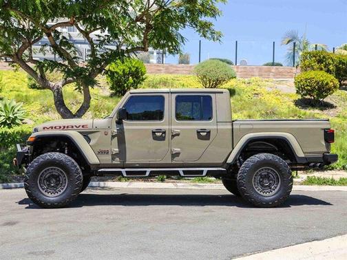 GATOR CLEAR COAT 2020 Jeep Gladiator Mojave