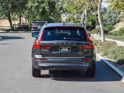 2022 Volvo XC60 B5 Momentum