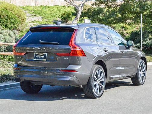 2022 Volvo XC60 B5 Momentum