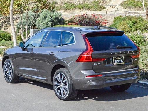 2022 Volvo XC60 B5 Momentum