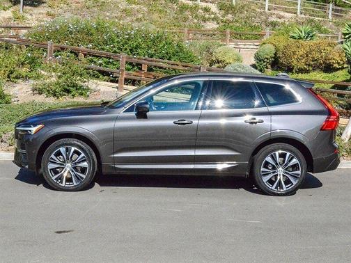 2022 Volvo XC60 B5 Momentum