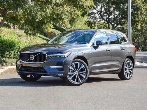 2022 Volvo XC60 B5 Momentum