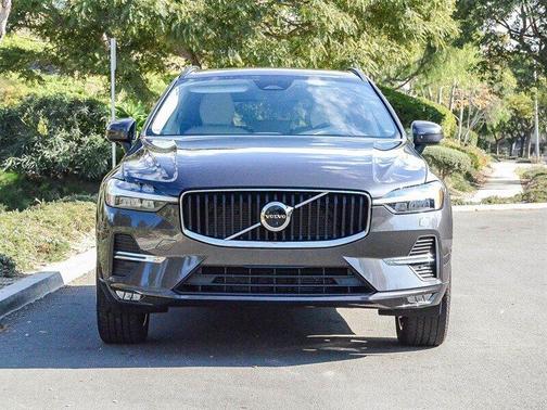 2022 Volvo XC60 B5 Momentum