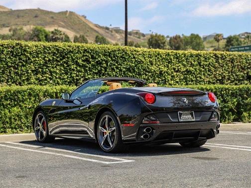 Nero 2014 Ferrari California Base