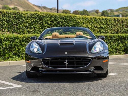 Nero 2014 Ferrari California Base