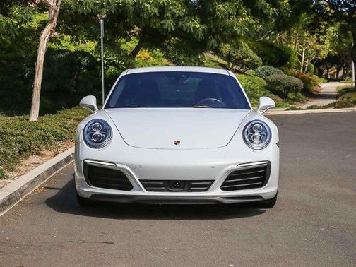 2017 Porsche 911 Carrera