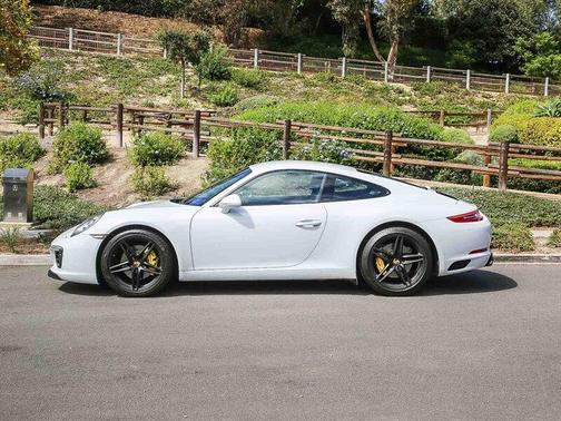 2017 Porsche 911 Carrera