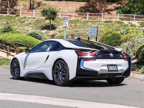 Crystal White Pearl Metallic 2017 BMW i8 Base