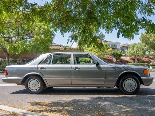 1987 Mercedes-Benz S-Class 560SEL