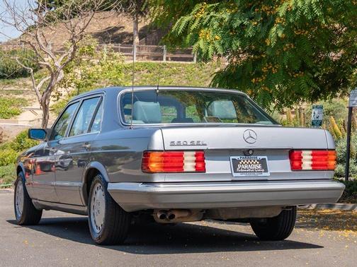 1987 Mercedes-Benz S-Class 560SEL
