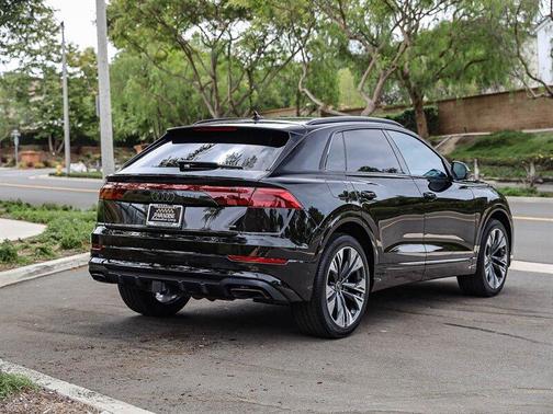Mythos Black Metallic 2025 Audi Q8 55 Premium