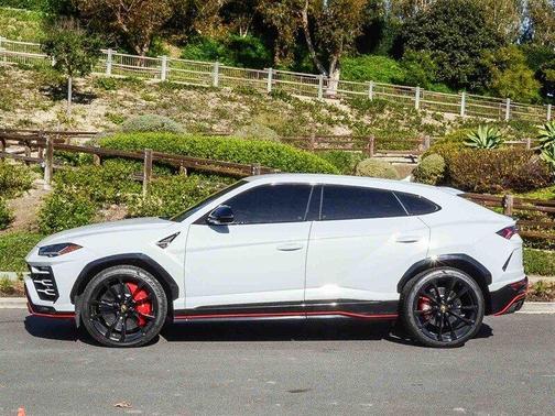 2021 Lamborghini Urus Graphite Capsule