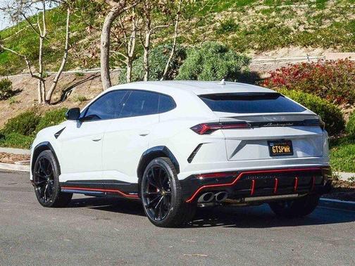 2021 Lamborghini Urus Graphite Capsule