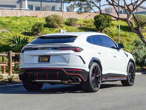 2021 Lamborghini Urus Graphite Capsule
