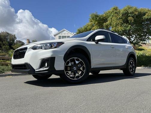 Crystal White Pearl 2018 Subaru Crosstrek 2.0i Premium