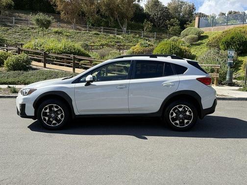 Crystal White Pearl 2018 Subaru Crosstrek 2.0i Premium