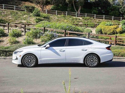 2021 Hyundai SONATA Hybrid Limited