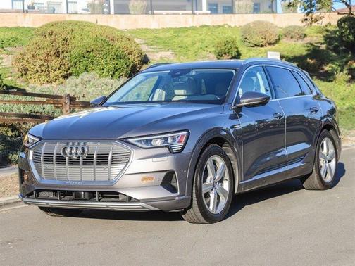 2019 Audi e-tron quattro Premium Plus