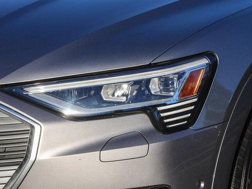 2019 Audi e-tron quattro Premium Plus