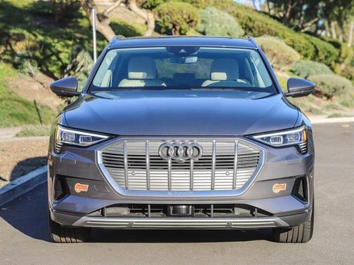2019 Audi e-tron quattro Premium Plus