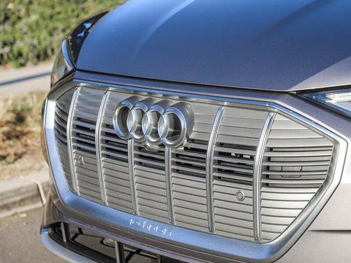 2019 Audi e-tron quattro Premium Plus