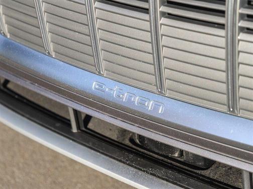 2019 Audi e-tron quattro Premium Plus