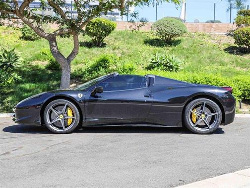 Nero 2013 Ferrari 458 Spider Base