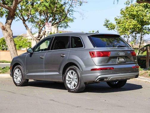 Graphite Gray Metallic 2017 Audi Q7 3.0T Premium