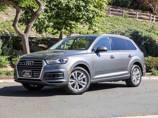 Graphite Gray Metallic 2017 Audi Q7 3.0T Premium