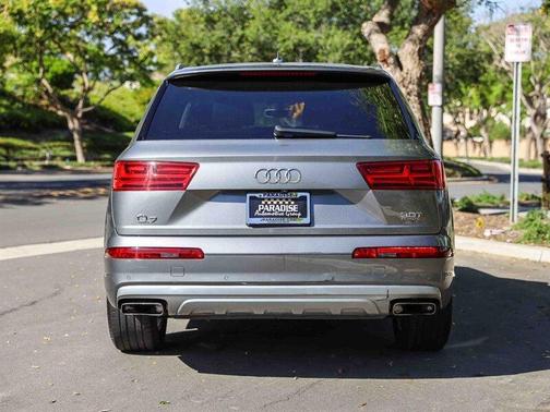 Graphite Gray Metallic 2017 Audi Q7 3.0T Premium