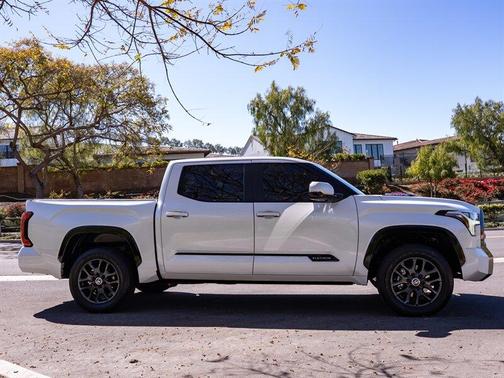 2024 Toyota Tundra Hybrid Platinum