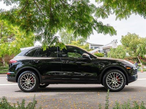 2018 Porsche Cayenne Base (Tiptronic)