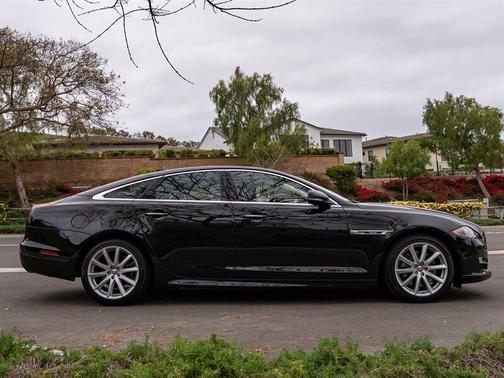 2019 Jaguar XJ XJ R-Sport