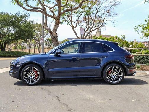 Night Blue Metallic 2018 Porsche Macan GTS