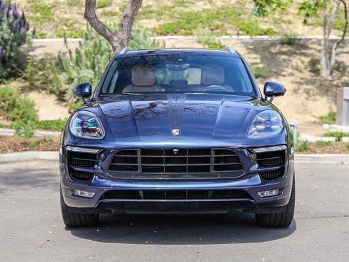 Night Blue Metallic 2018 Porsche Macan GTS