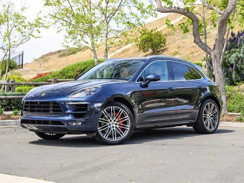 Night Blue Metallic 2018 Porsche Macan GTS