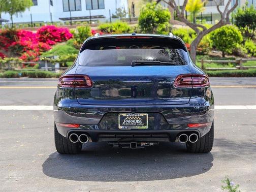 Night Blue Metallic 2018 Porsche Macan GTS