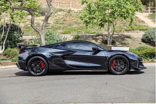 Carbon Flash Metallic 2024 Chevrolet Corvette Z06
