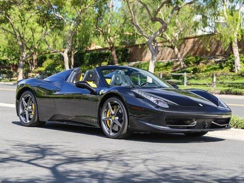 Nero 2013 Ferrari 458 Spider Base