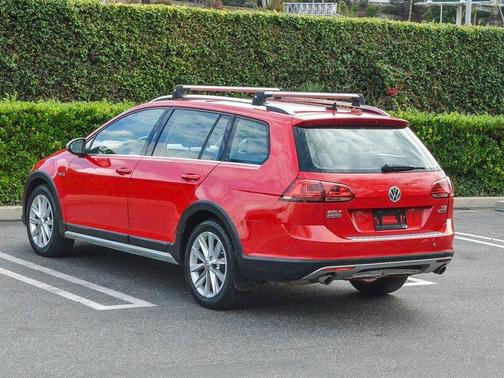 2017 Volkswagen Golf Alltrack TSI S