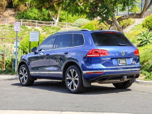 Reef Blue Metallic 2017 Volkswagen Touareg V6 Wolfsburg Edition