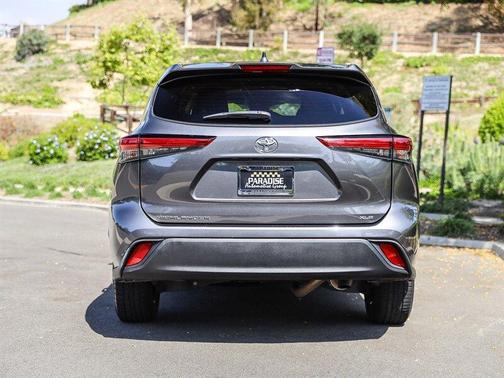 Magnetic Gray Metallic 2023 Toyota Highlander XLE