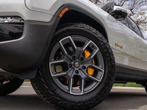 2023 Rivian R1S Adventure Quad Motor Large Pack