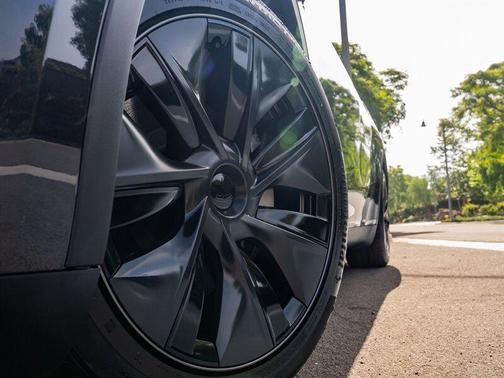 2025 Tesla Model Y Long Range