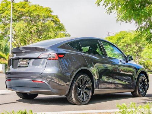 2025 Tesla Model Y Long Range