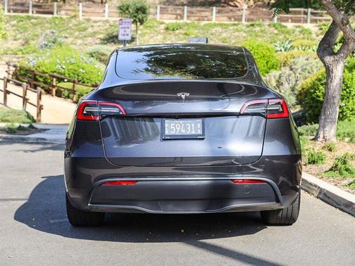 Stealth Gray 2025 Tesla Model Y Long Range