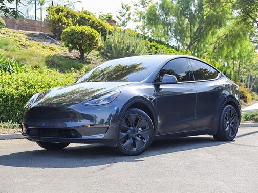 Stealth Gray 2025 Tesla Model Y Long Range
