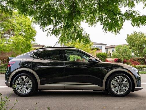 2025 Genesis GV60 Standard